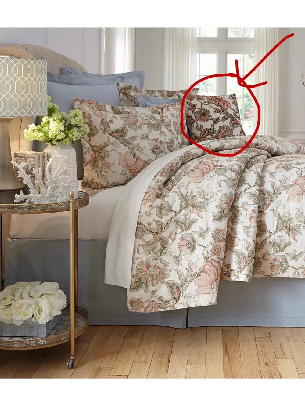 Villa by Noble Excellence 2 Loralie Cotton and Linen Floral Square Pillows
